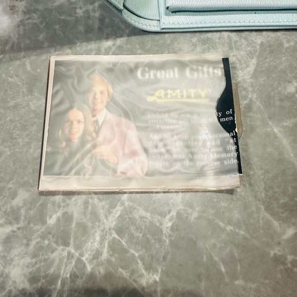 Amity Peapod Light Green Cowhide Coin Purse Wallet Snap Closure - Picture 4 of 7